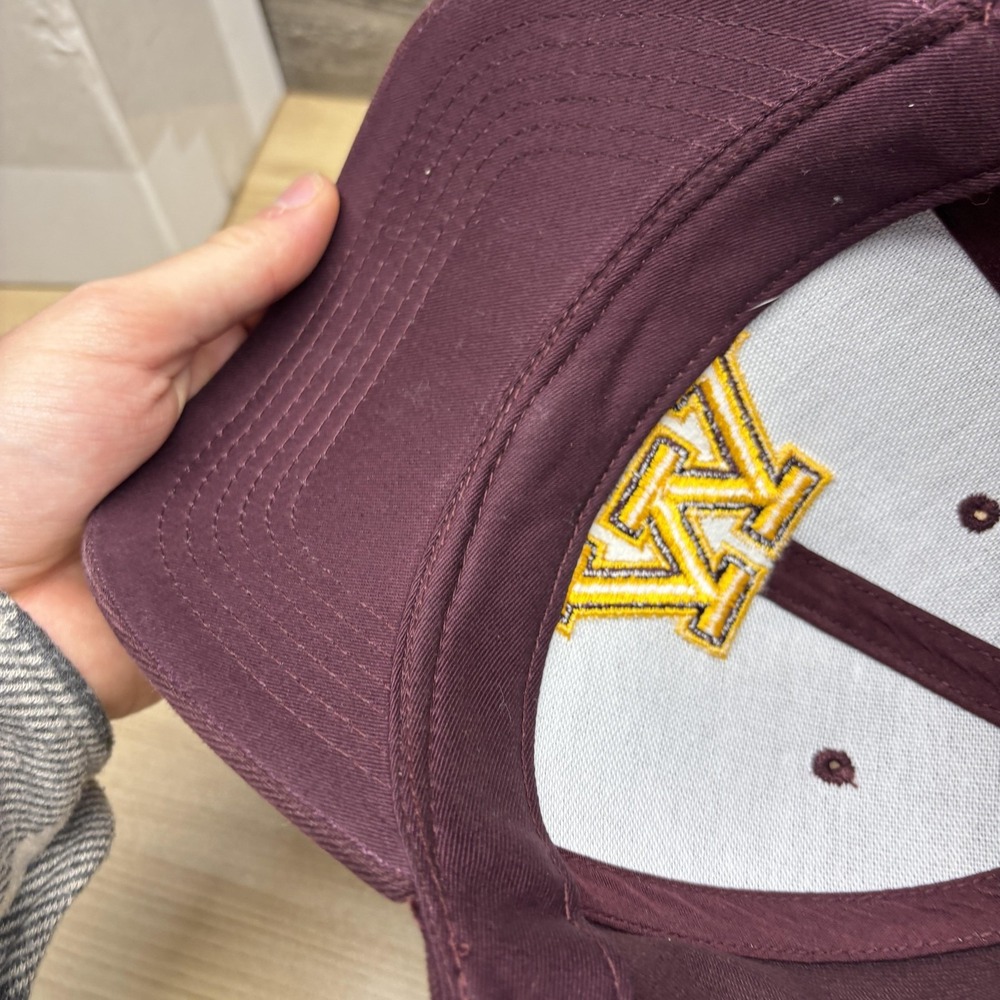 Minnesota Golden Gophers Hat Cap Strap Back Mens Maroon Gold NCAA Football - Picture 7 of 9